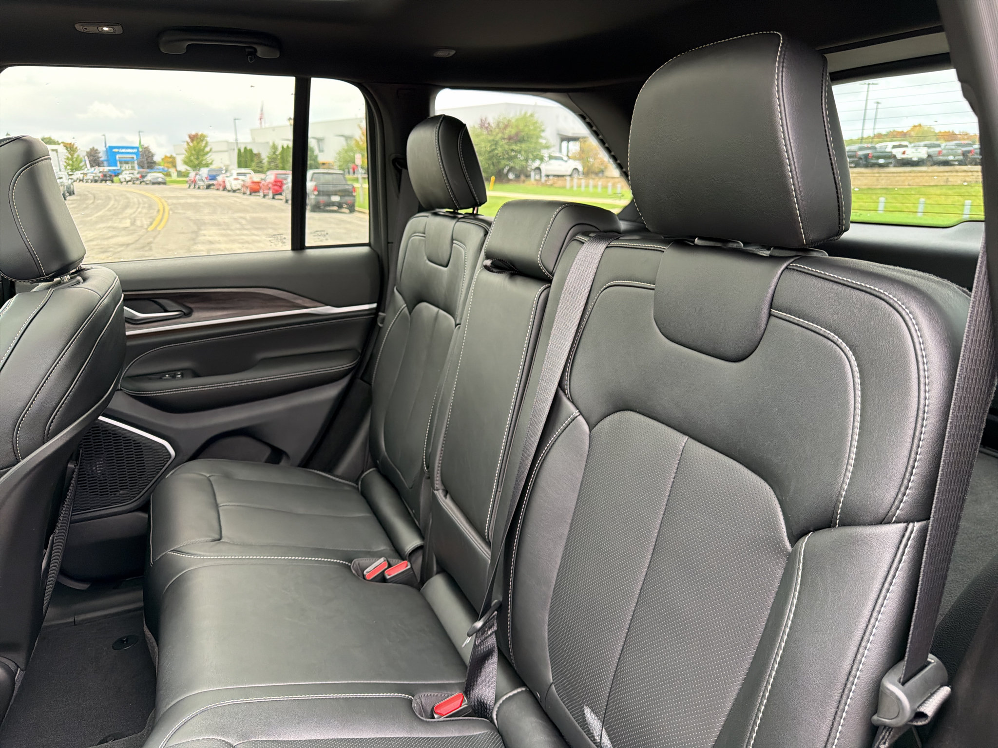 New 2027 Jeep Grand Cherokee Limited AWD/4WD image 36