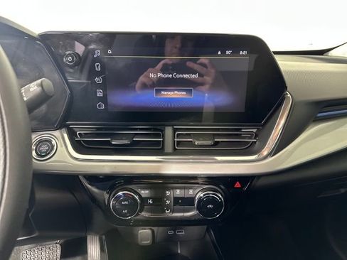 Used 2025 Chevrolet Trax LT image 21