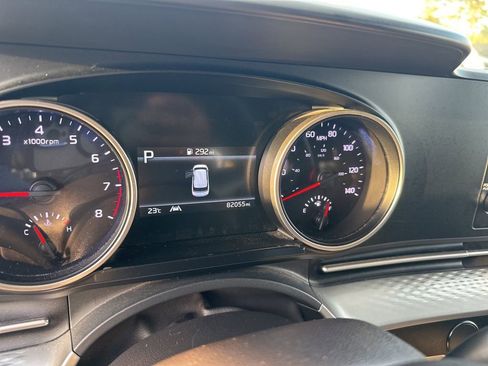 Used 2022 Kia Carnival LX image 21