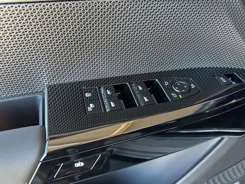 New 2025 BMW 740i image 12