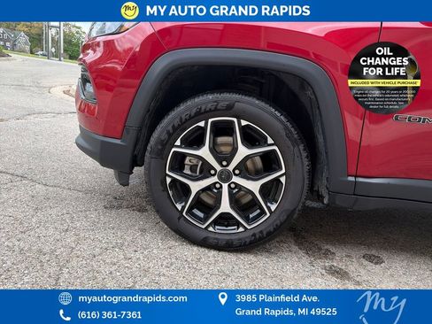 Used 2025 Jeep Compass Limited AWD/4WD image 29