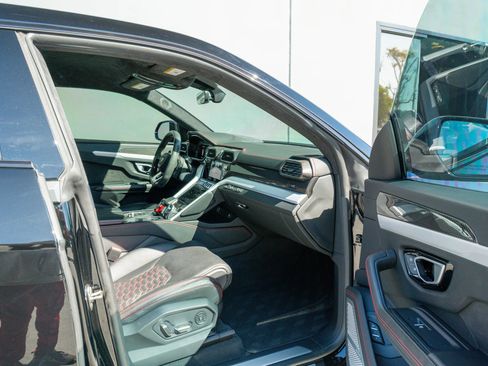 Used 2020 Lamborghini Urus image 54