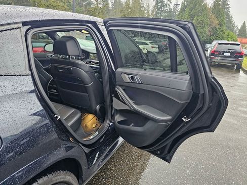 Used 2022 BMW X6 M50i w/ Executive Package image 25