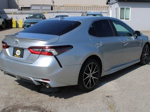 Used 2021 Toyota Camry SE image 4