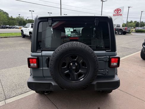 Used 2025 Jeep Wrangler Sport AWD/4WD image 5