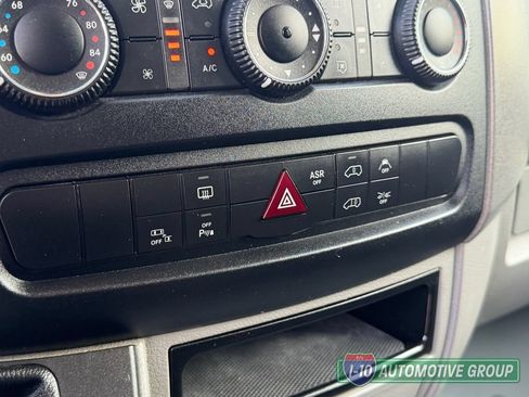 Used 2015 Mercedes-Benz Sprinter 2500 image 25