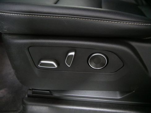 Used 2024 Cadillac Escalade ESV Luxury AWD/4WD image 18