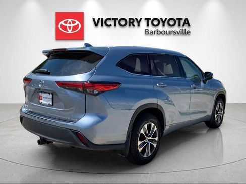 Used 2022 Toyota Highlander XLE AWD/4WD image 7