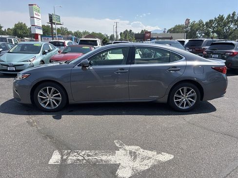 Used 2017 Lexus ES 300h w/ Navigation System Package FWD image 4
