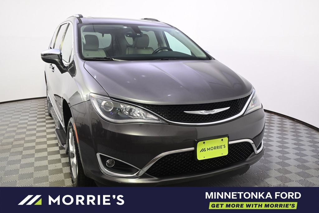 Used 2017 Chrysler Pacifica Limited FWD image 8