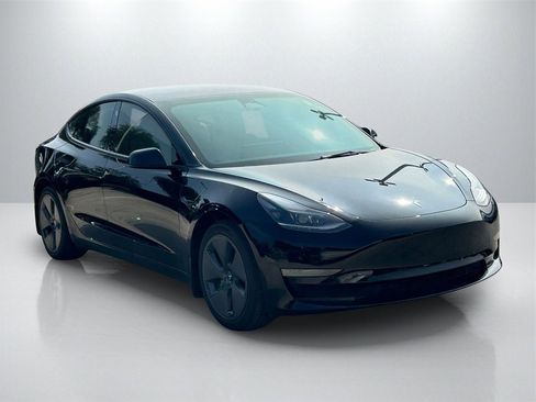 Used 2023 Tesla Model 3 Standard Range image 3