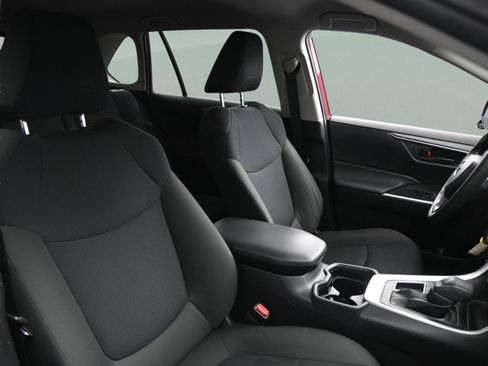 Used 2021 Toyota RAV4 LE image 36