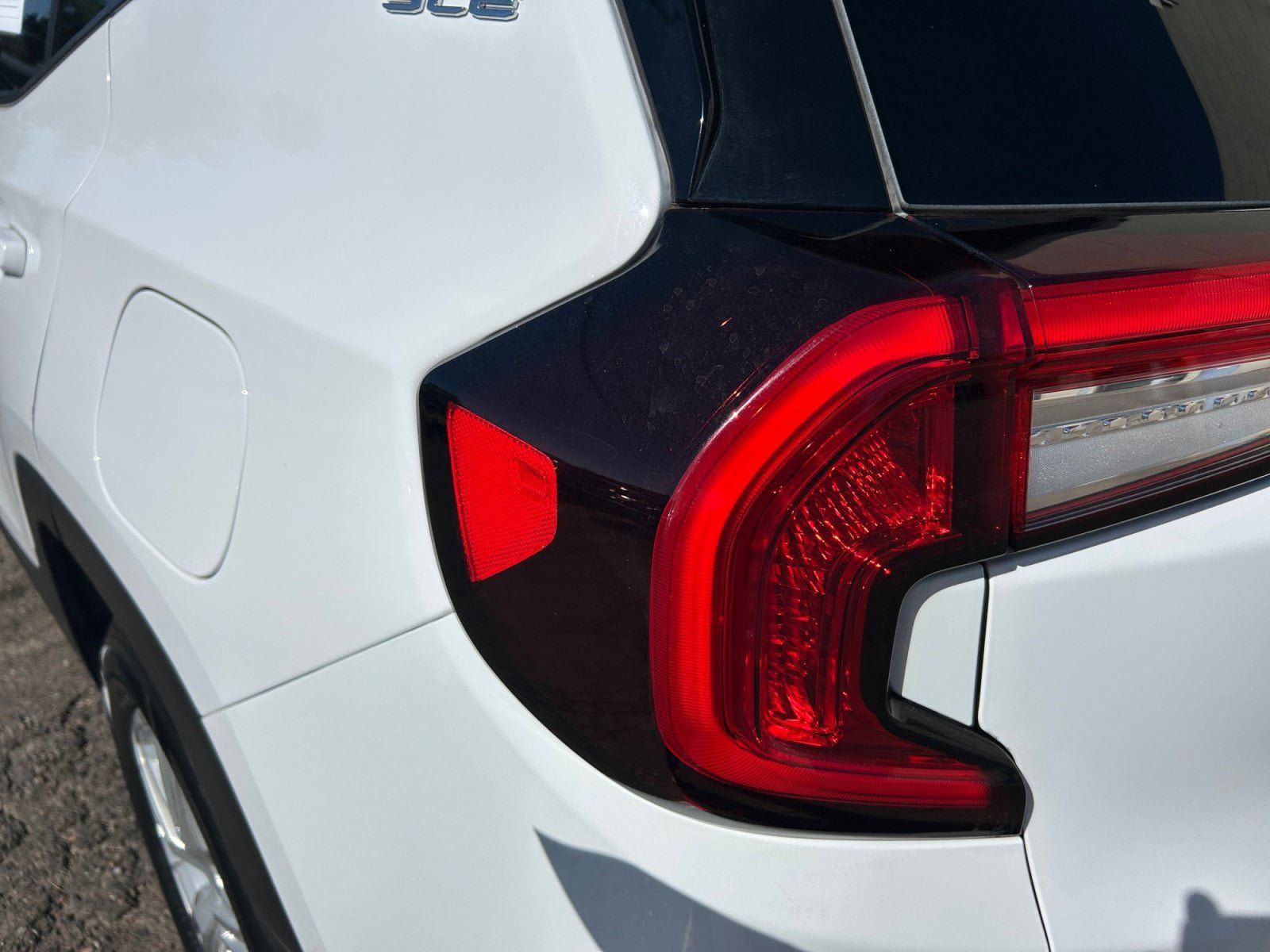 Used 2024 GMC Terrain SLE FWD image 27