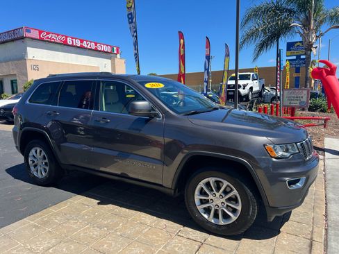 Used 2021 Jeep Grand Cherokee Laredo RWD image 12