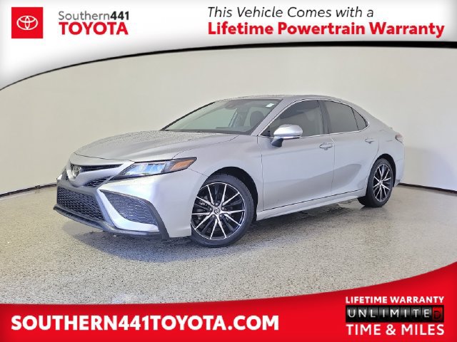 Used 2023 Toyota Camry SE FWD image 1
