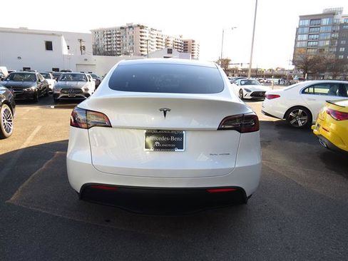 Used 2020 Tesla Model Y Long Range image 3