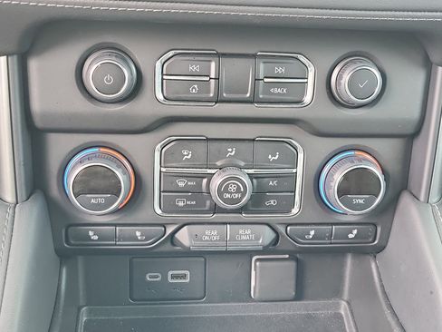 Used 2021 Chevrolet Tahoe Z71 w/ Rear Media and Nav Package image 27