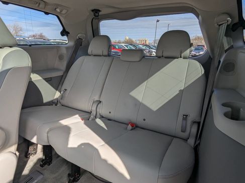 Used 2013 Toyota Sienna Limited w/ Premium Pkg image 14