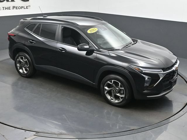 Used 2025 Chevrolet Trax LT FWD image 43