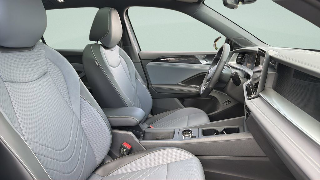 New 2026 Volkswagen Tiguan SE R-Line FWD image 31