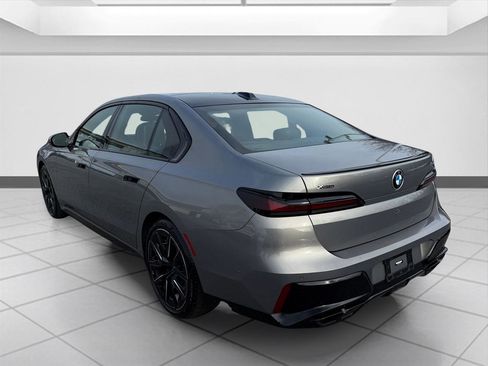 Used 2023 BMW 760i xDrive w/ Executive Package image 9