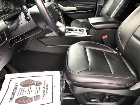 Used 2023 Ford Explorer XLT w/ Equipment Group 202A AWD/4WD image 19
