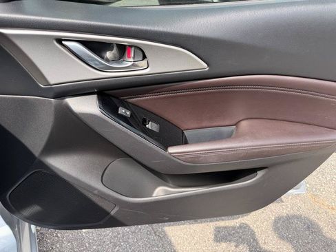 Used 2017 MAZDA MAZDA3 Touring FWD image 31