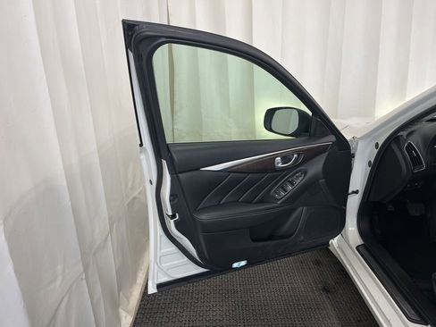 Used 2018 INFINITI Q50 Luxe w/ Cargo Package (L95) AWD/4WD image 21
