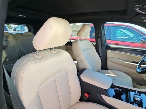 New 2026 Jeep Grand Cherokee L Limited w/ Luxury Tech Group II AWD/4WD image 10