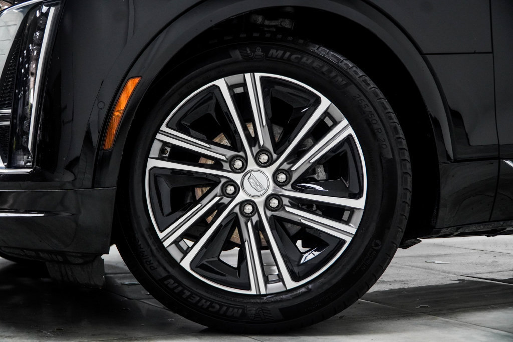 Used 2024 Cadillac Lyriq Luxury RWD image 8