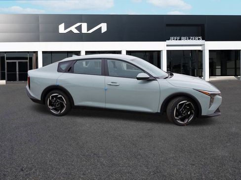 New 2025 Kia K4 EX image 2