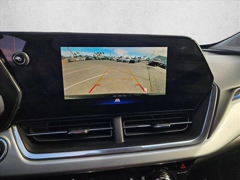 Used 2025 Chevrolet Trax LT image 13