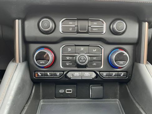 Used 2023 Chevrolet Tahoe High Country image 30