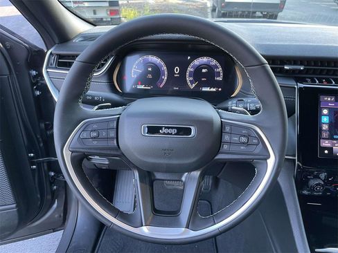 New 2025 Jeep Grand Cherokee Altitude image 33