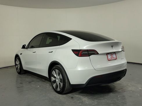 Used 2024 Tesla Model Y Long Range AWD/4WD image 6
