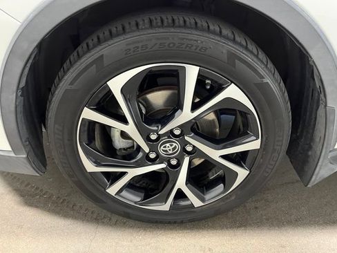 Used 2018 Toyota C-HR XLE FWD image 28