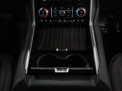 Used 2024 GMC Yukon XL Denali w/ Denali Reserve Package AWD/4WD image 19