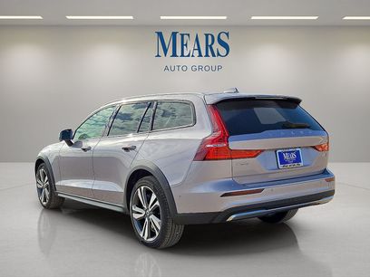 New 2026 Volvo V60 B5 Cross Country Plus w/ Protection Package Premier