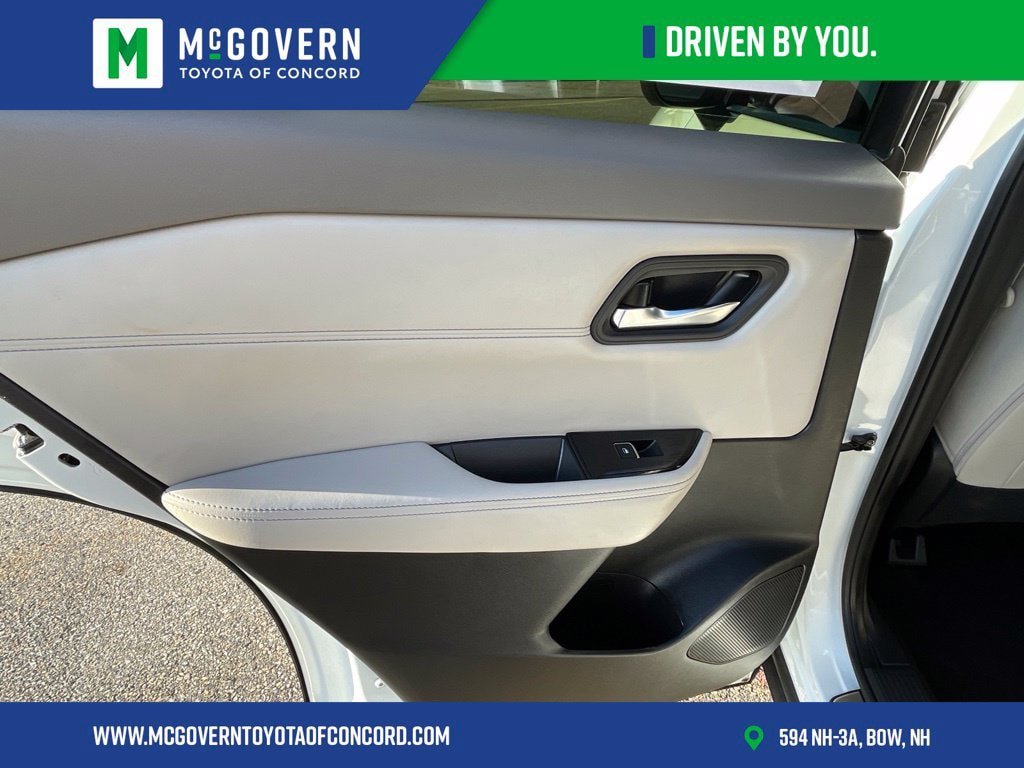 Used 2024 Nissan Rogue SL AWD/4WD image 27