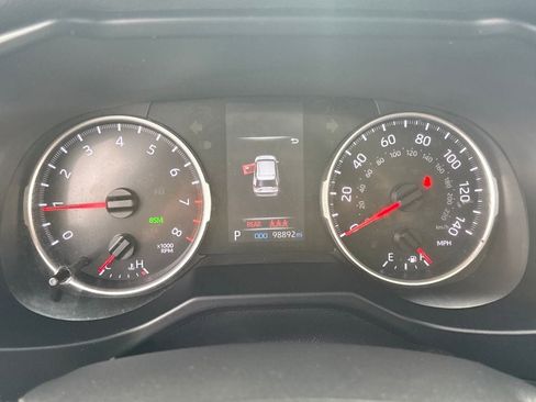 Used 2022 Toyota RAV4 XLE image 19