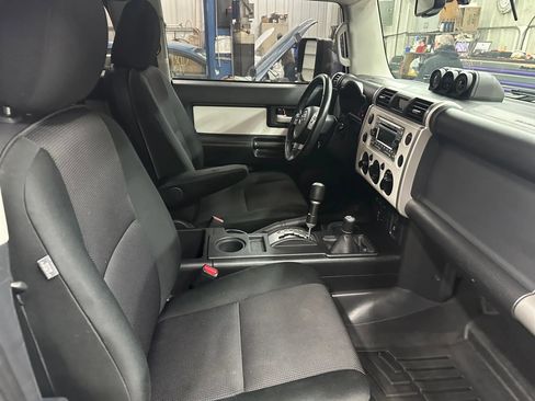 Used 2011 Toyota FJ Cruiser Sport Utility 2D image 15