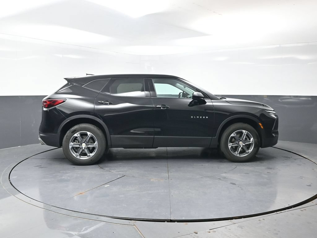 Used 2025 Chevrolet Blazer LT FWD image 4