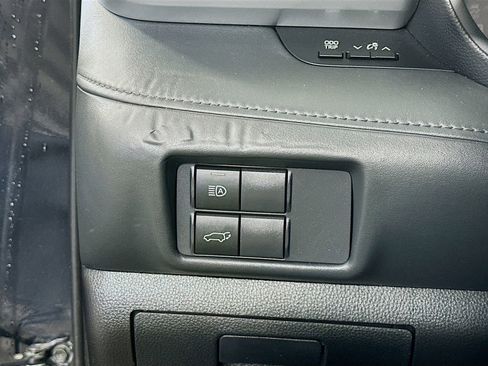 Used 2020 Toyota Highlander LE AWD/4WD image 10