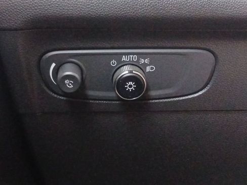 Used 2023 Buick Envision Preferred FWD image 12