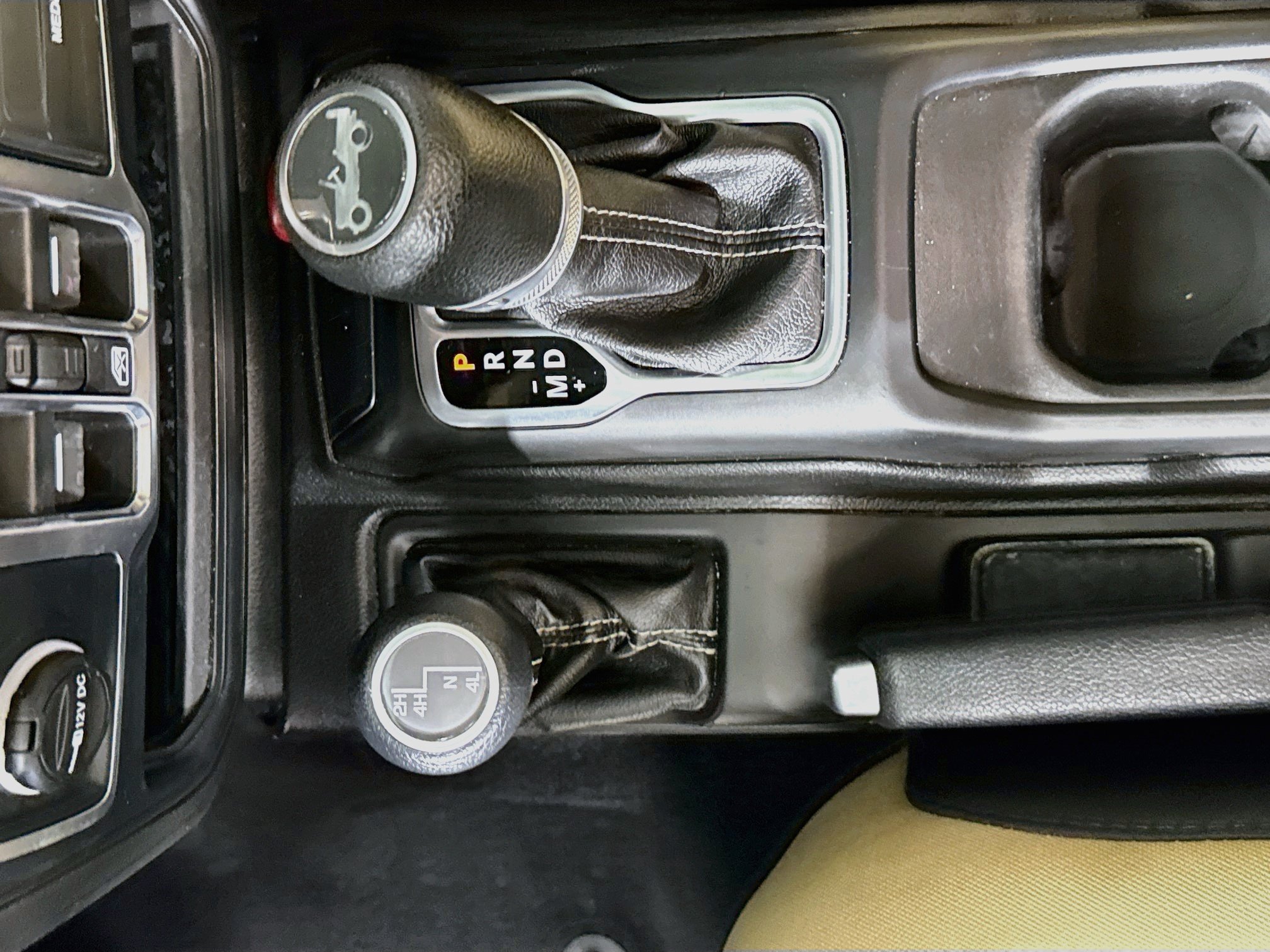 Used 2019 Jeep Wrangler Unlimited Sahara AWD/4WD image 19