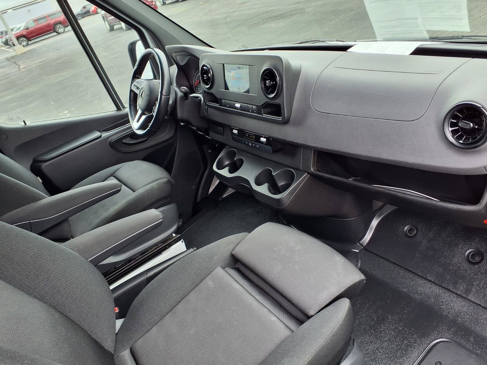 Used 2022 Mercedes-Benz Sprinter 2500 image 17