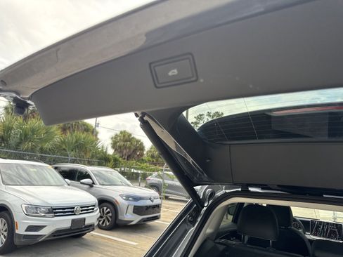 New 2026 Volkswagen Tiguan SE FWD image 12