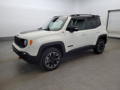 Used 2023 Jeep Renegade Trailhawk image 2