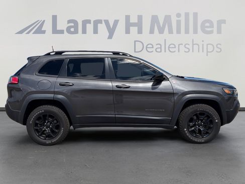 Used 2022 Jeep Cherokee Trailhawk w/ Sound & Nav Group AWD/4WD image 7