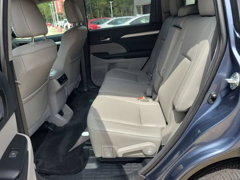 Used 2018 Toyota Highlander XLE FWD image 27